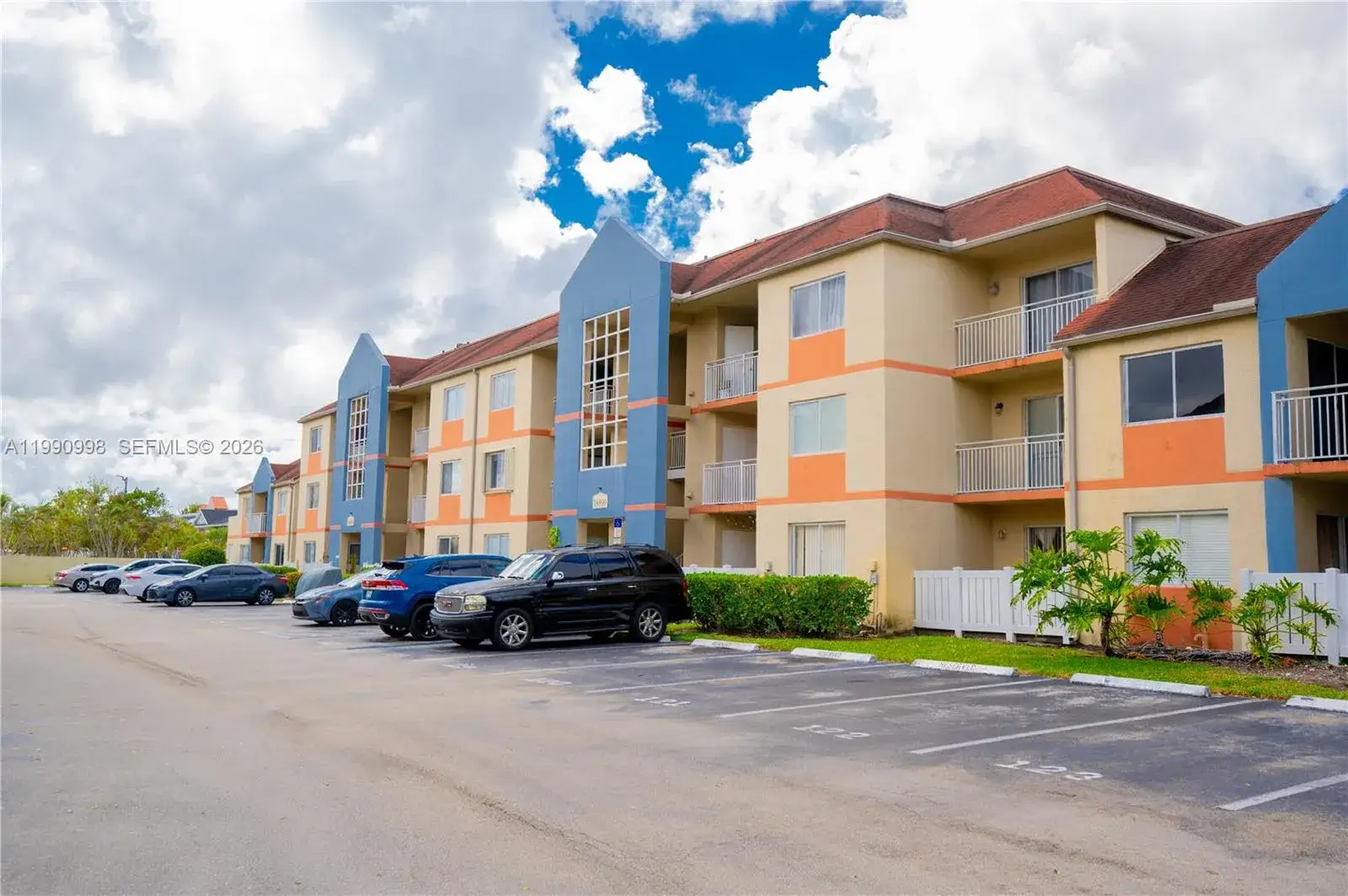2 bedroom 2 bath Residential for sale at 18890 NW 57 ave # 210, Hialeah FL 33015