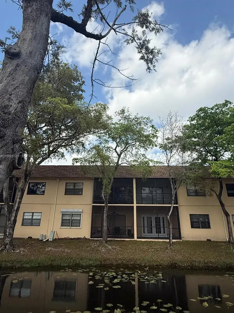 2 bedroom 2 bath Residential for sale at 2 Briarwood Cir # 212, Hollywood FL 33024