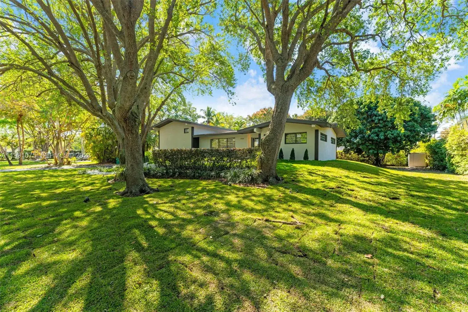 3 bedroom 2 bath Residential for sale at 7920 SW 132nd St, Pinecrest FL 33156