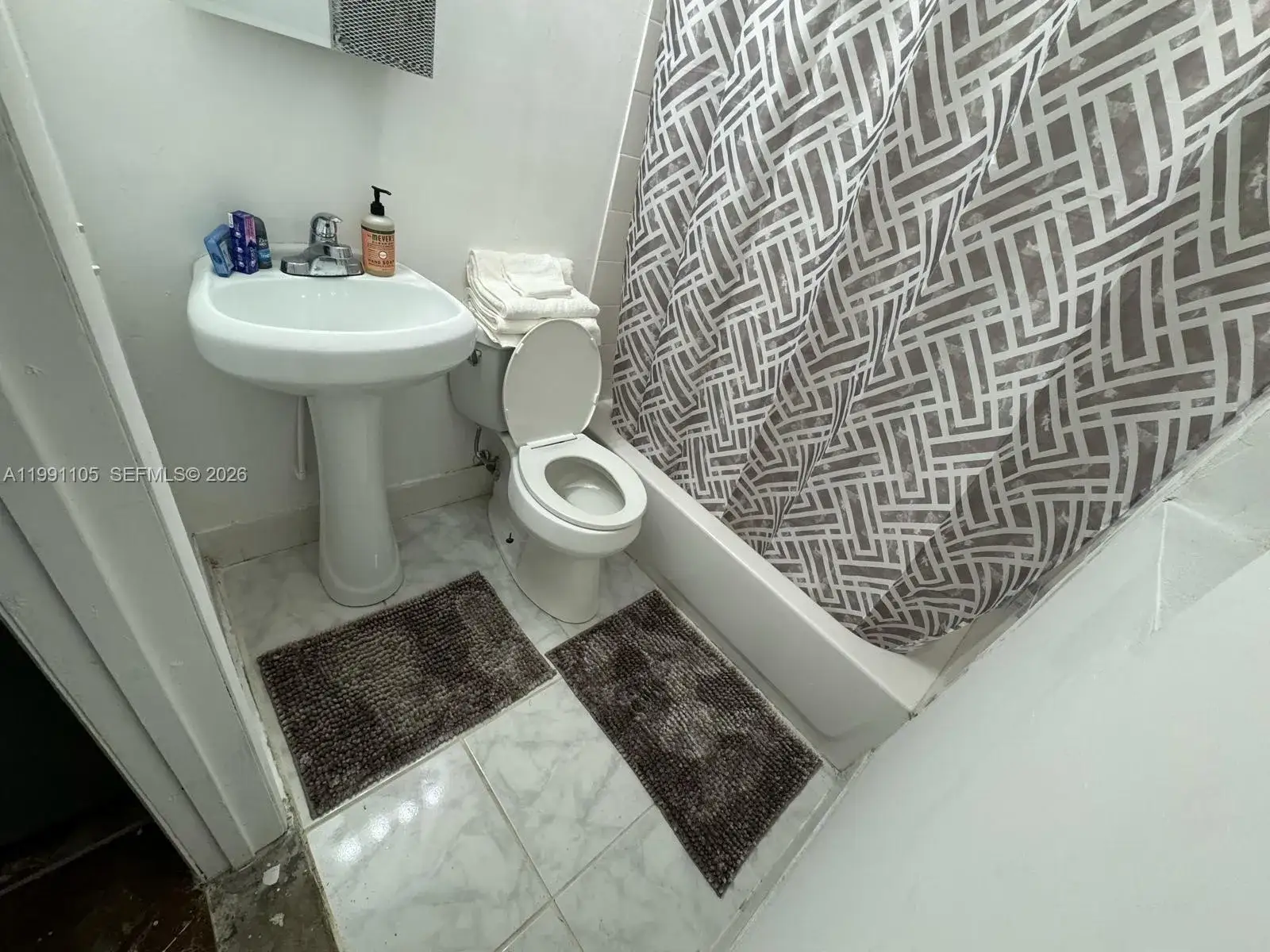 Residential Lease for rent at 1086 NW 110th St # 3, Miami FL 33168