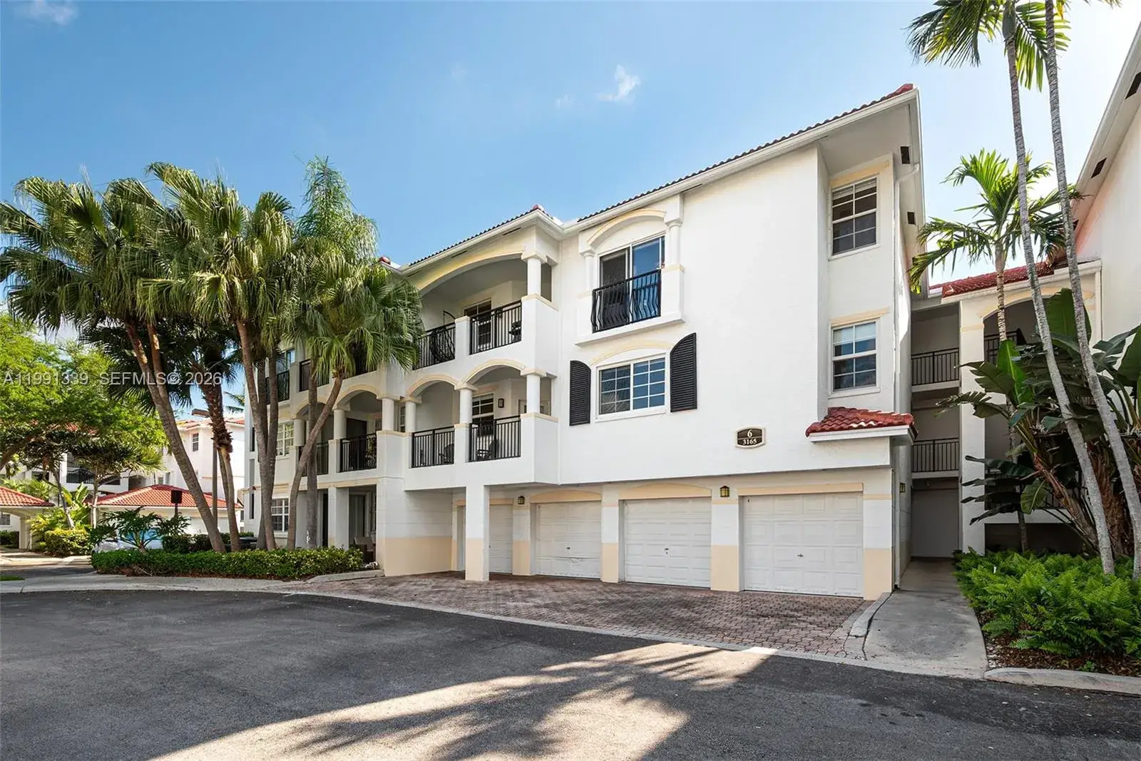 2 bedroom 2 bath Residential for sale at 3165 NE 184th St # 6204, Aventura FL 33160
