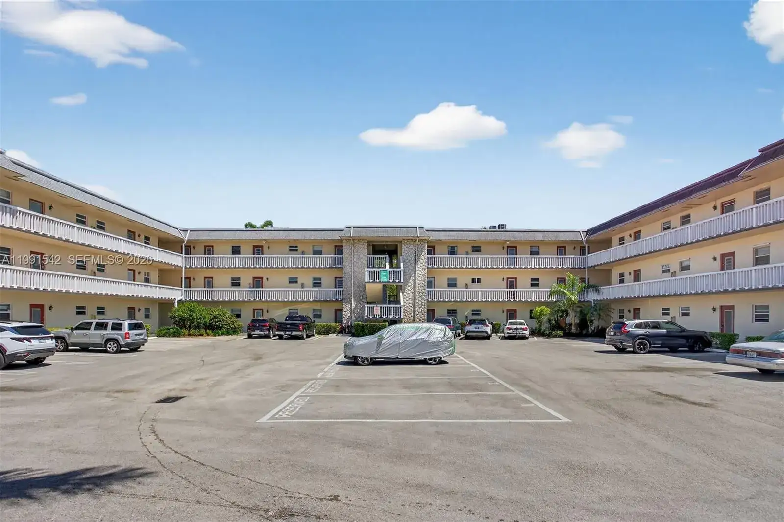 1 bedroom 1 bath Residential for sale at 4299 NW 16th St # 202, Lauderhill FL 33313