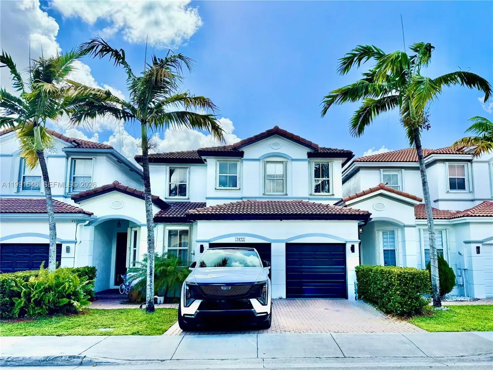 4 bedroom 3 bath Residential for sale at 7472 NW 112th Path, Doral FL 33178