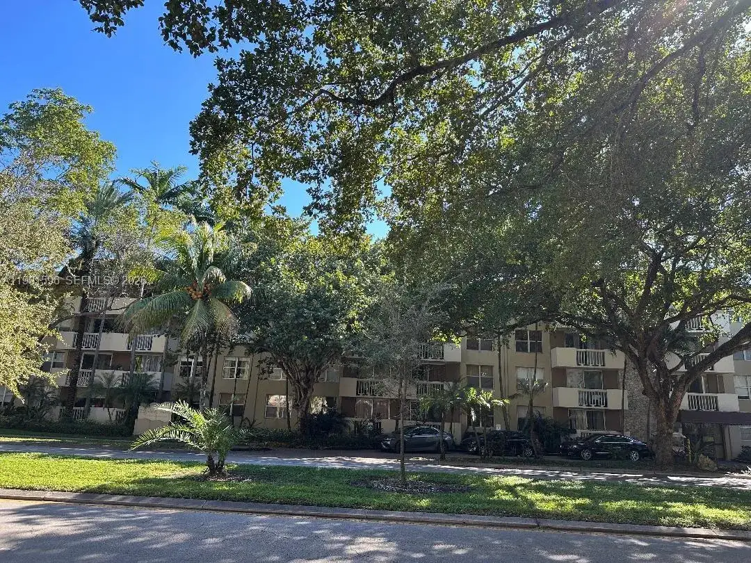 1 bedroom 1 bath Residential for sale at 1800 Sans Souci Blvd # 115, North Miami FL 33181