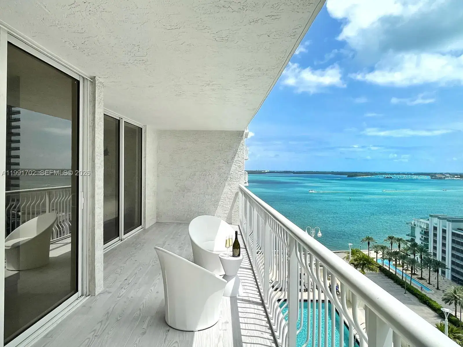 1 bedroom 1 bath Residential for sale at 1200 SE Brickell Bay Dr # 1707, Miami FL 33131