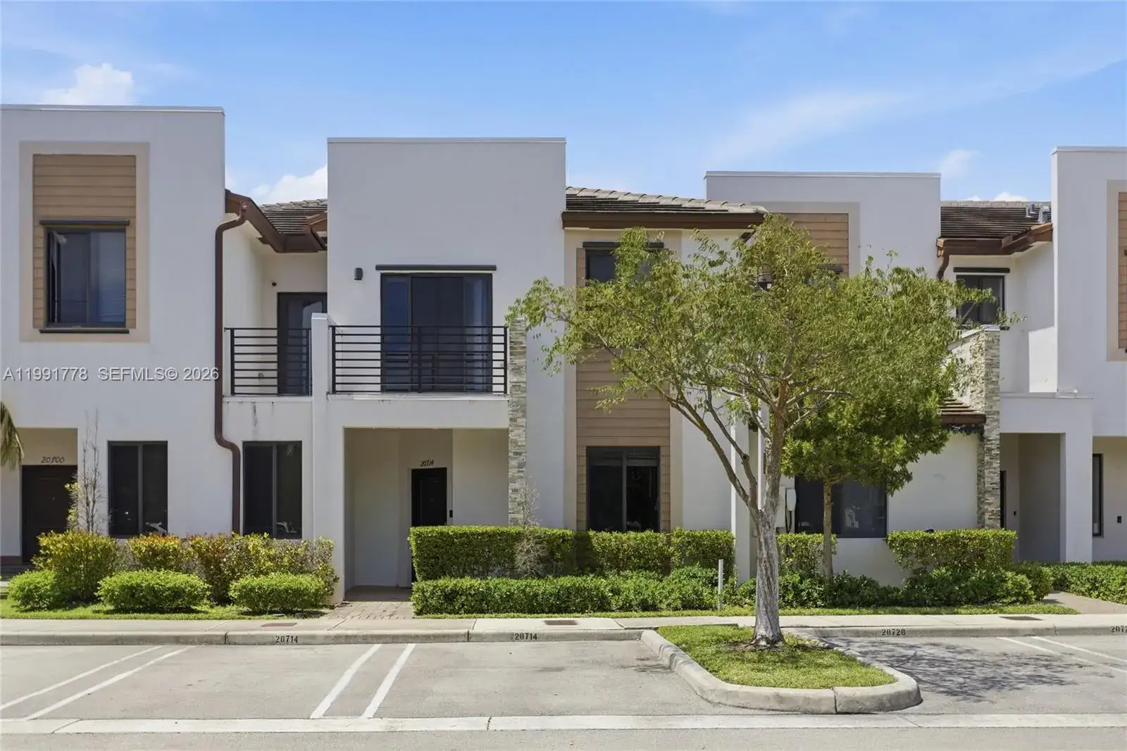 3 bedroom 2 bath Residential for sale at 20714 NE 5th Ct, Miami FL 33179