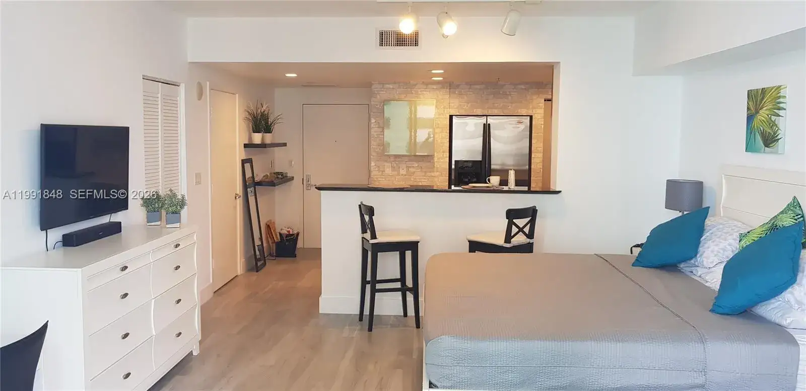 1 bath Residential for sale at 335 S Biscayne Blvd # 1706, Miami FL 33131