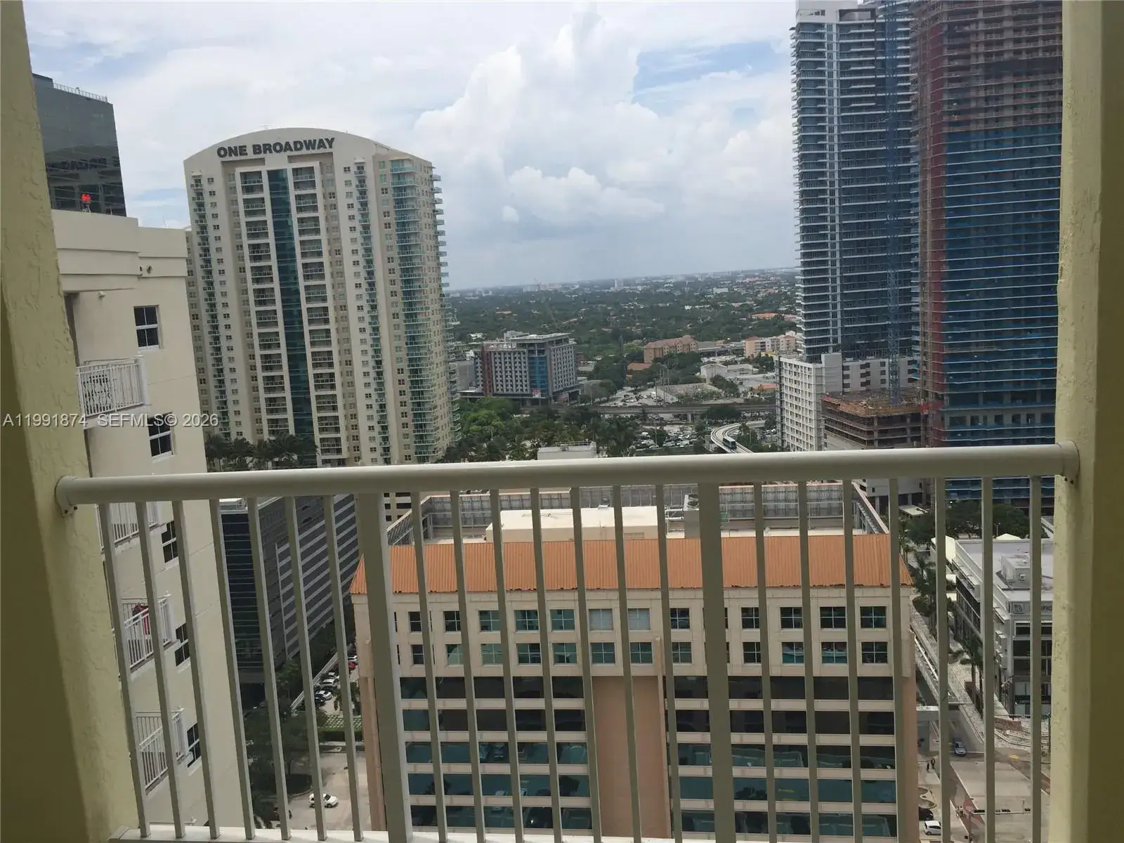 2 bedroom 2 bath Residential Lease for rent at 170 SE 14th St # 3005, Miami FL 33131