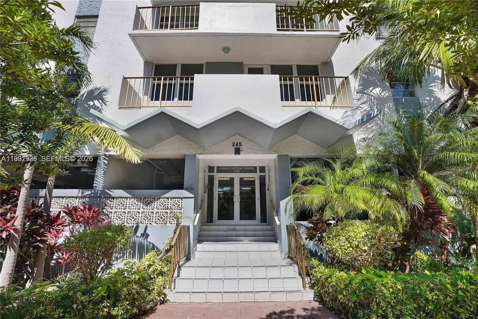 1 bedroom 1 bath Residential Lease for rent at 245 18th St # 703, Miami Beach FL 33139
