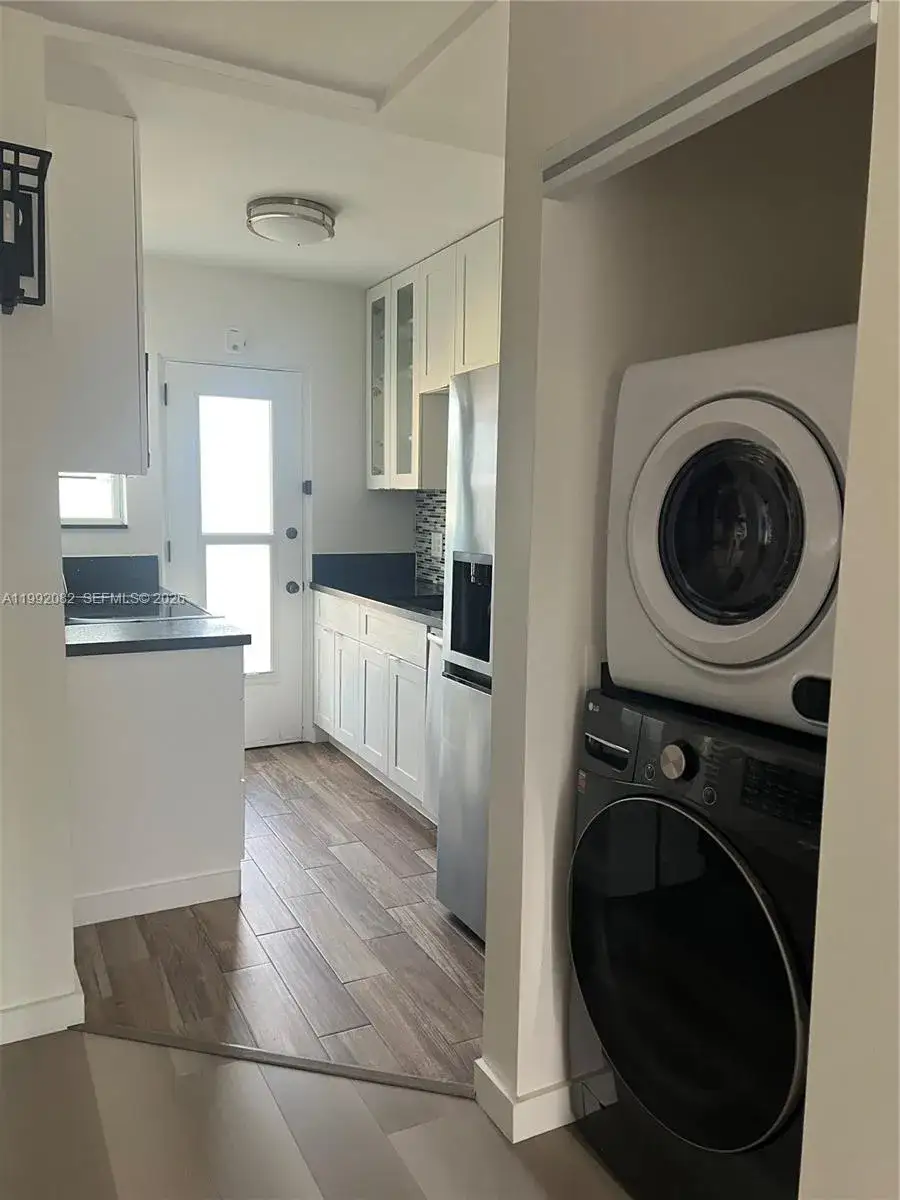 2 bedroom 1 bath Residential Lease for rent at 225 SE 16th Ave # 3, Fort Lauderdale FL 33301