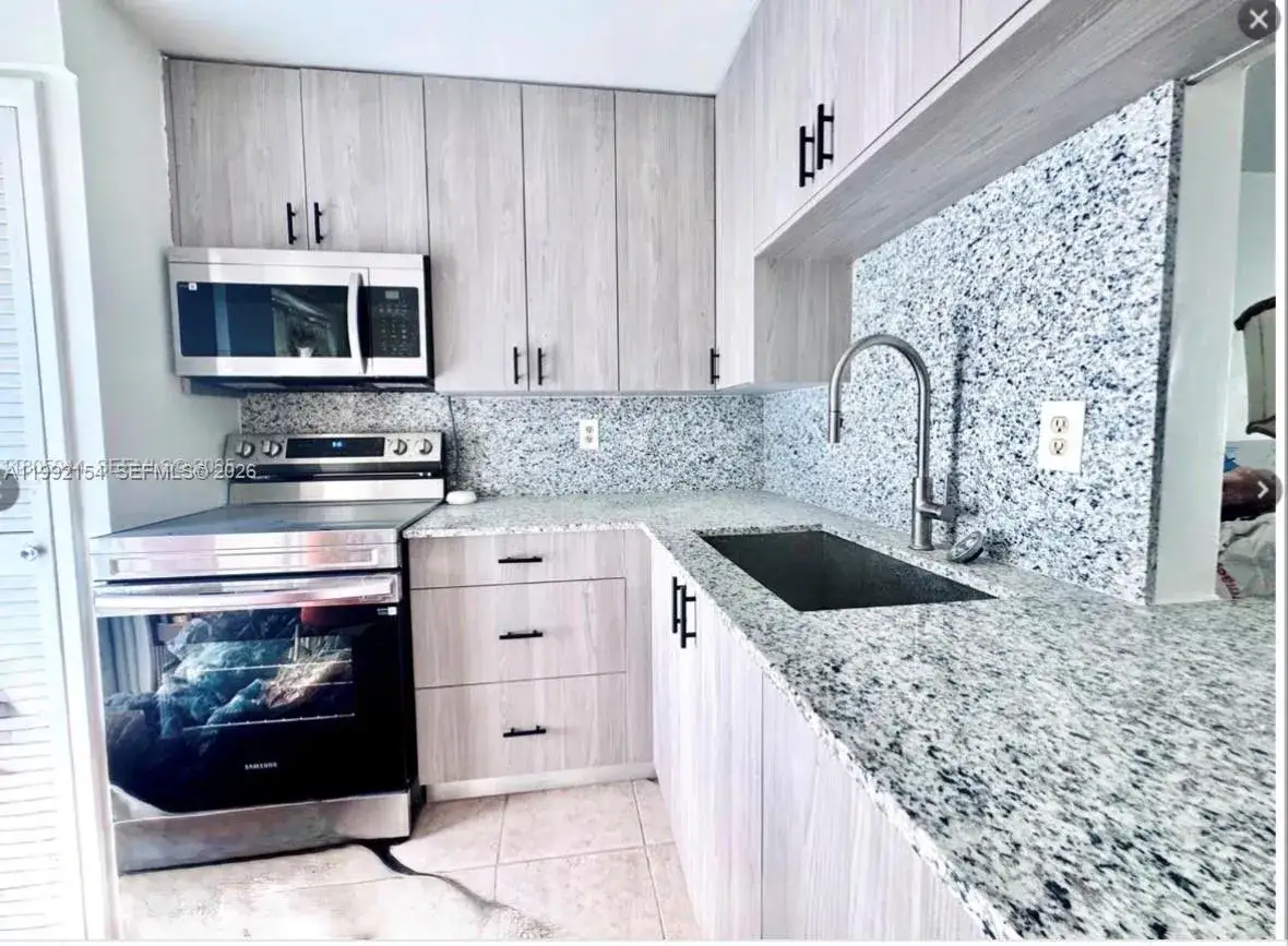 1 bedroom 1 bath Residential for sale at 1701 NE 191st St # A108, Miami FL 33179