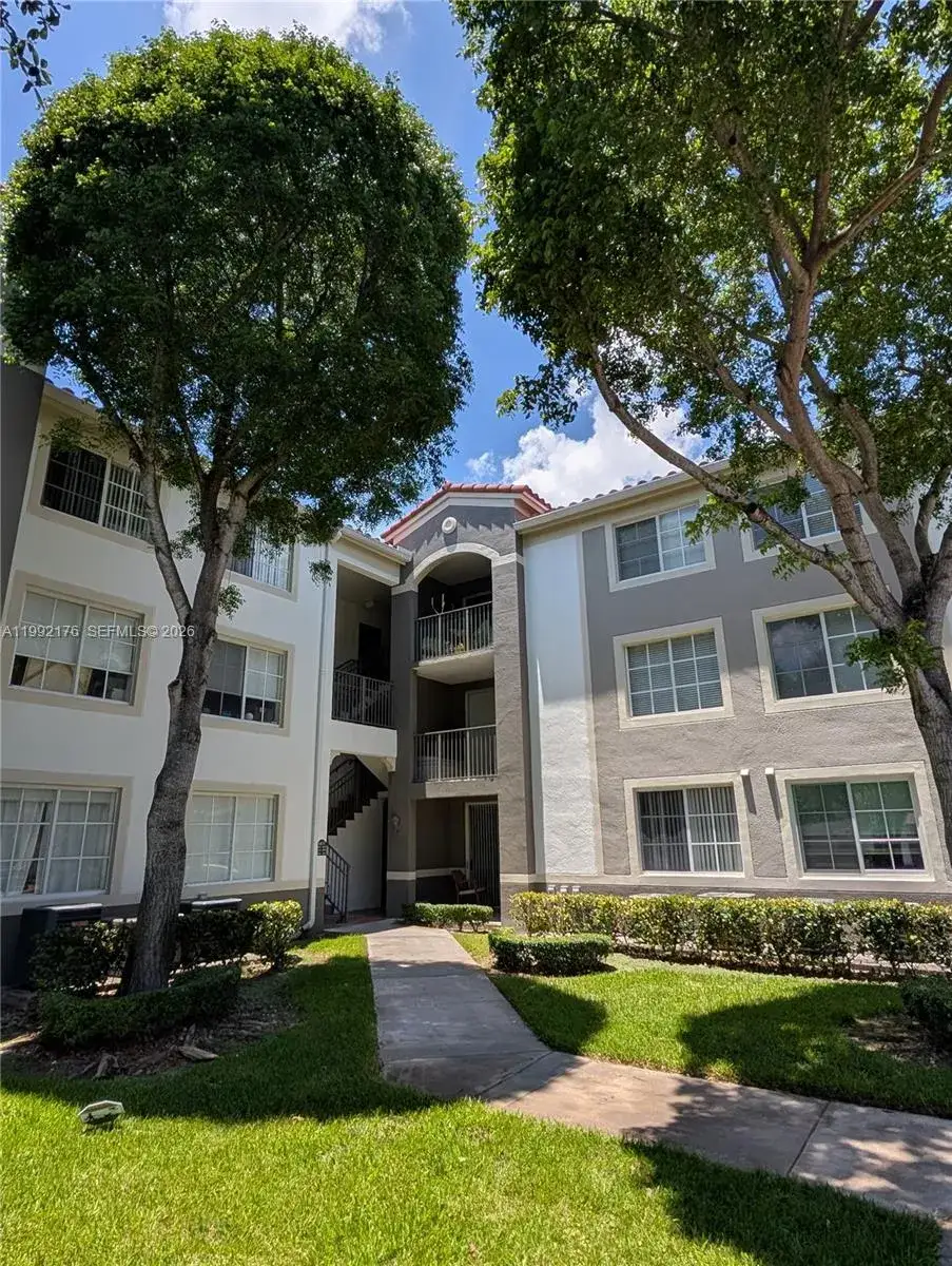1 bedroom 1 bath Residential Lease for rent at 6831 SW 44th St # 203, Miami FL 33155