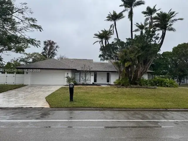 3 bedroom 2 bath Residential for sale at 1540 Whiskey Creek, Fort Myers FL 33919