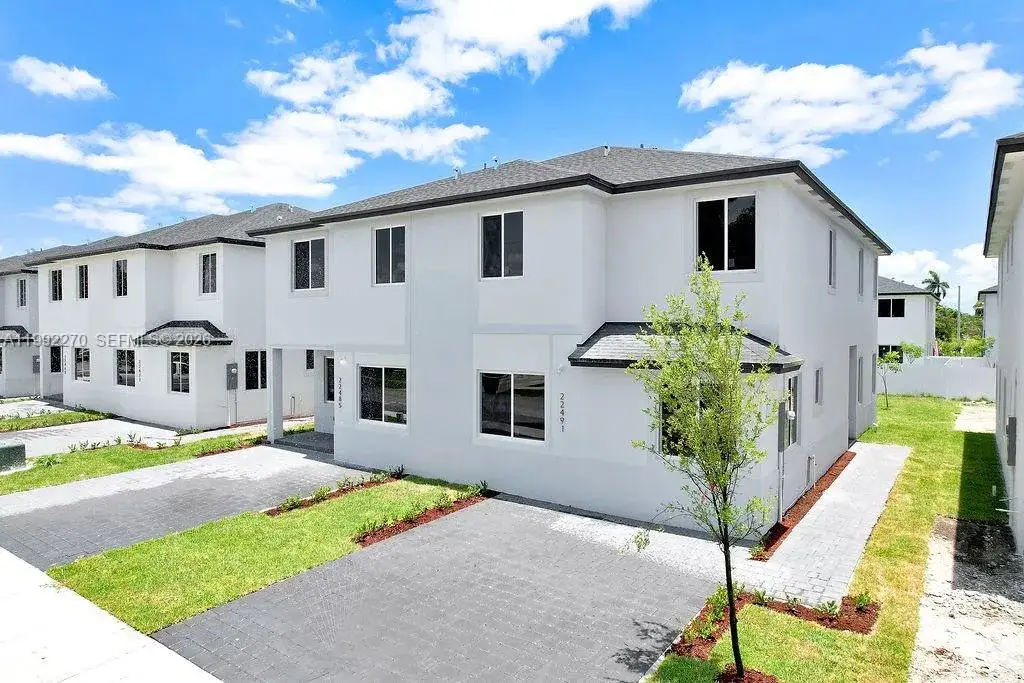 5 bedroom 3 bath Residential Lease for rent at 22431 SW 125 ave # 19B, Miami FL 33033