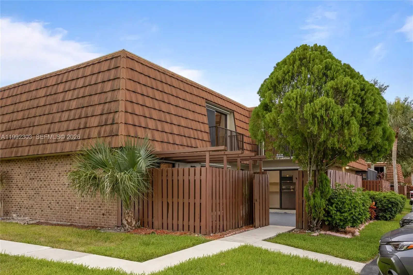 3 bedroom 2 bath Residential for sale at 1170 SW 118th Ter, Davie FL 33325
