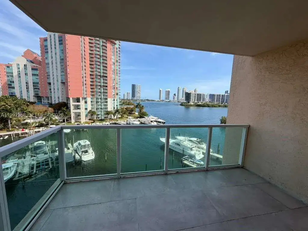 3 bedroom 2 bath Residential Lease for rent at 3330 NE 190th St # 710, Aventura FL 33180
