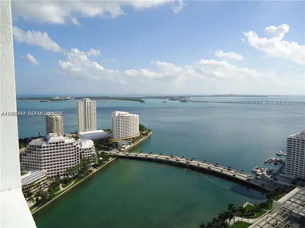 1 bedroom 1 bath Residential Lease for rent at 495 Brickell Ave # 3909, Miami FL 33131