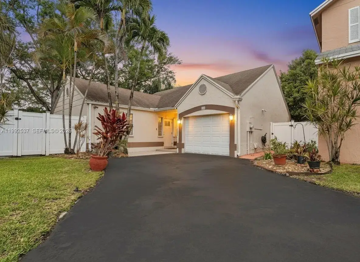 3 bedroom 2 bath Residential for sale at 371 NW 101st Ter, Pembroke Pines FL 33026