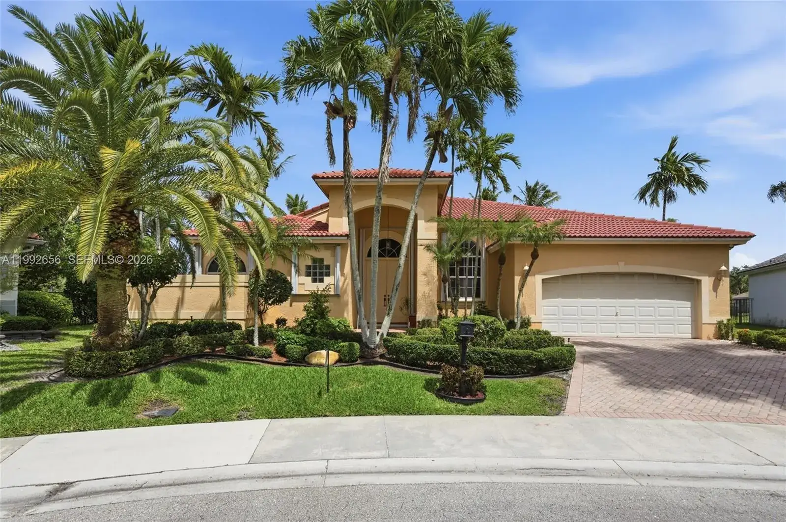 5 bedroom 4 bath Residential for sale at 3038 Lakewood Dr, Weston FL 33332
