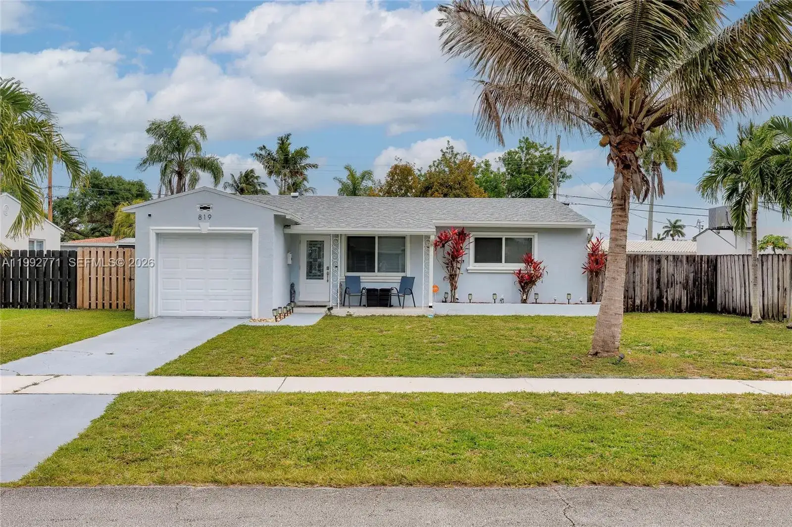 2 bedroom 2 bath Residential for sale at 819 N 32nd Ave, Hollywood FL 33021
