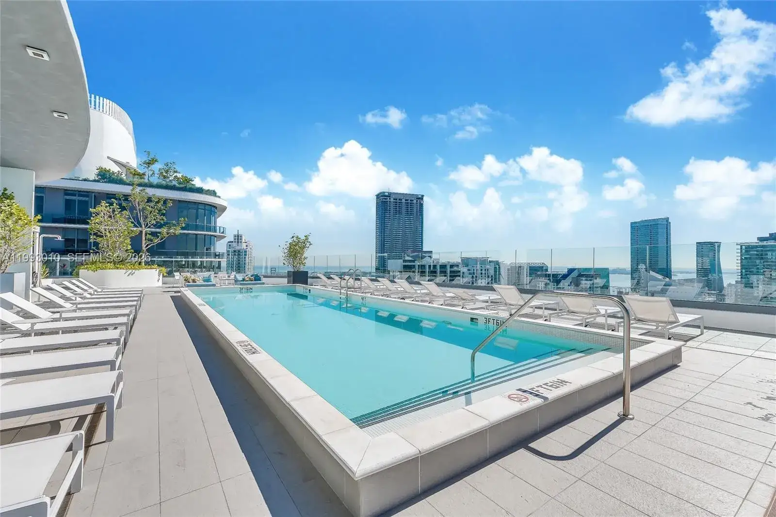 1 bedroom 2 bath Residential Lease for rent at 55 SW 9th St # 1905, Miami FL 33130