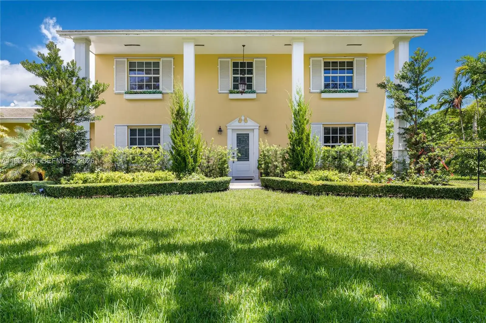 4 bedroom 3 bath Residential for sale at 11401 SW 72nd Pl, Pinecrest FL 33156