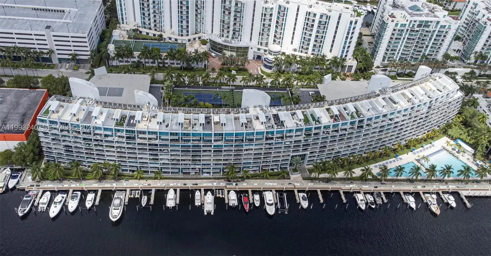 2 bedroom 3 bath Residential for sale at 2950 NE 188th St # 139, Aventura FL 33180
