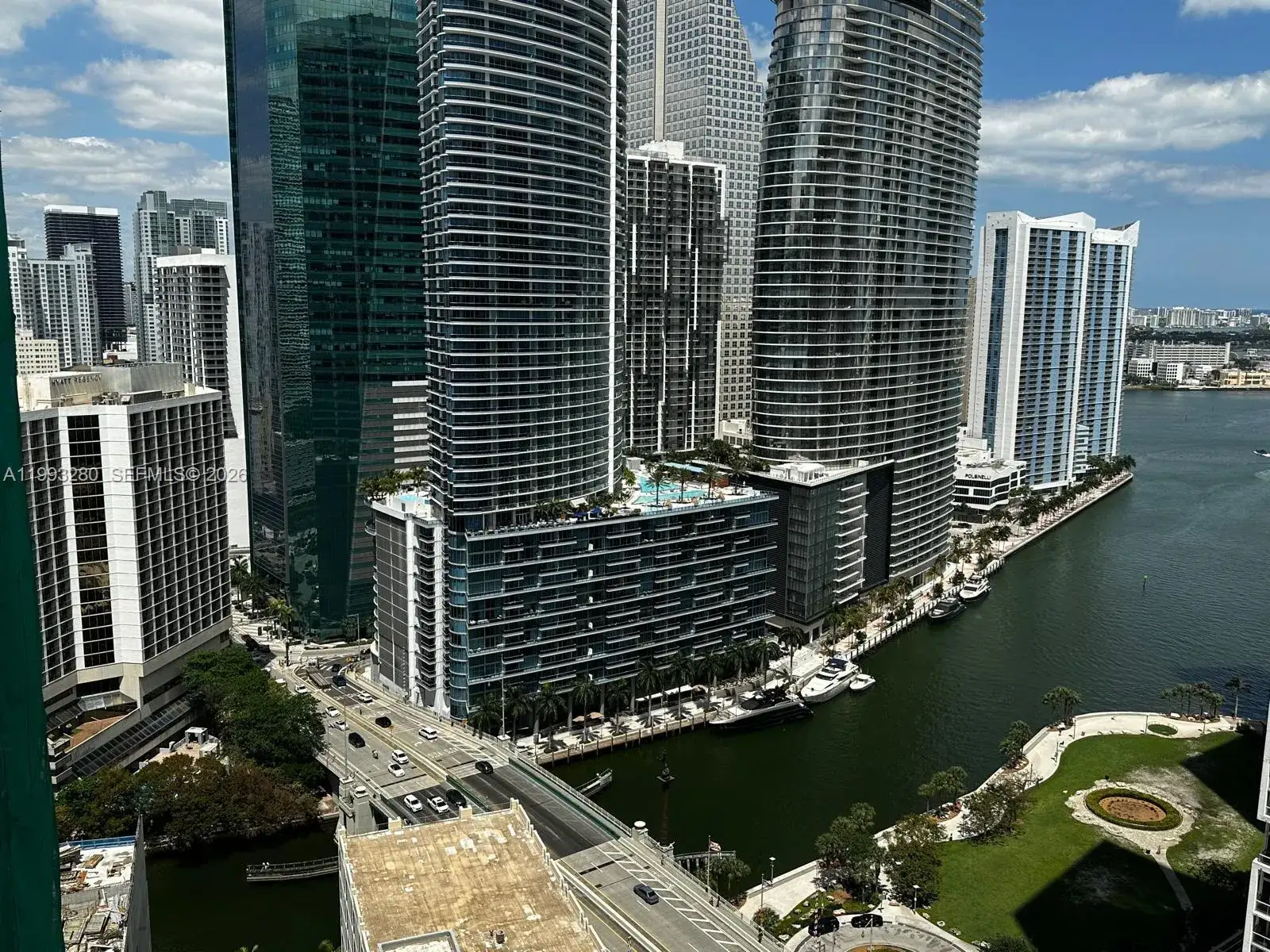 2 bedroom 2 bath Residential Lease for rent at 500 Brickell Ave # 3307, Miami FL 33131