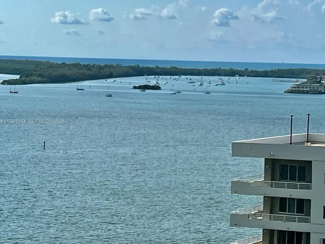 1 bath Residential Lease for rent at 1300 Brickell Bay Dr # 1806, Miami FL 33131