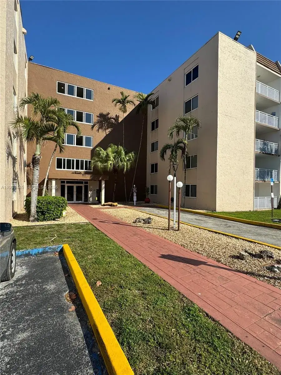 2 bedroom 2 bath Residential for sale at 6960 Miami Gardens Dr # 516, Hialeah FL 33015