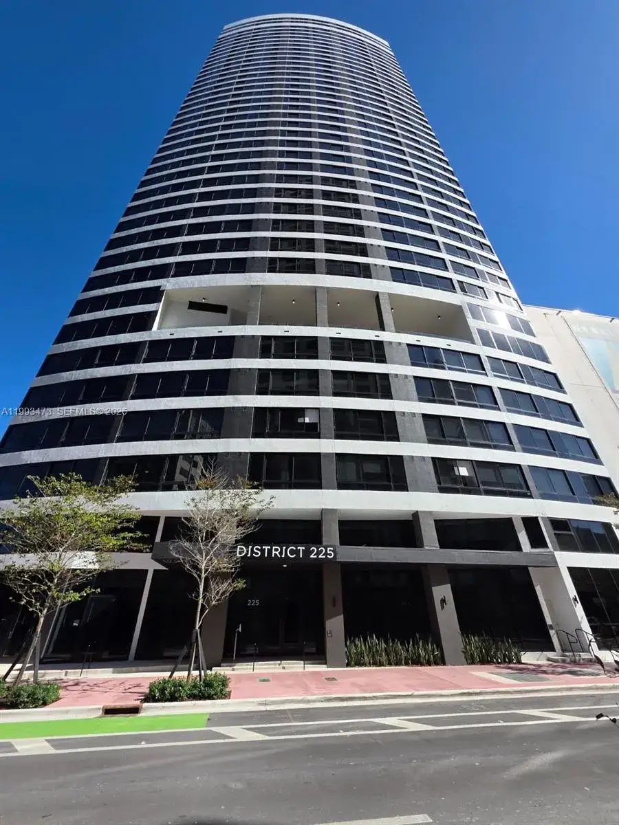 1 bedroom 1 bath Residential for sale at 225 N Miami Ave # 910, Miami FL 33128