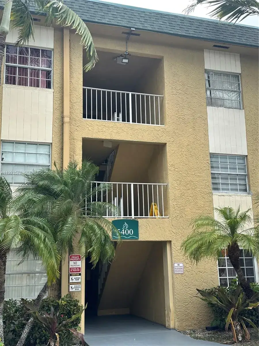 2 bedroom 1 bath Residential for sale at 5400 SW 77th Ct # 3K, Miami FL 33155