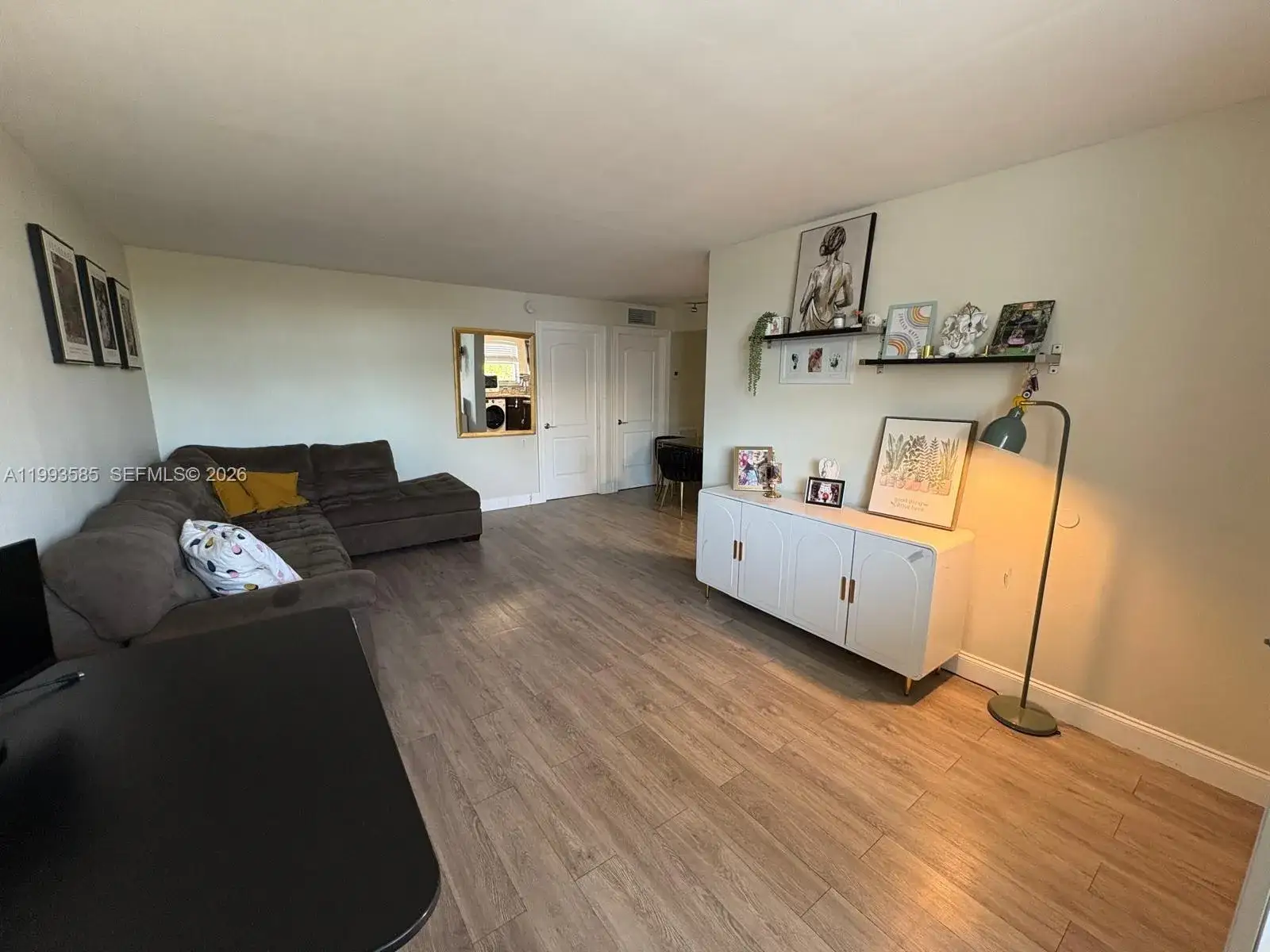 1 bedroom 1 bath Residential for sale at 910 Michigan Ave # 505, Miami Beach FL 33139