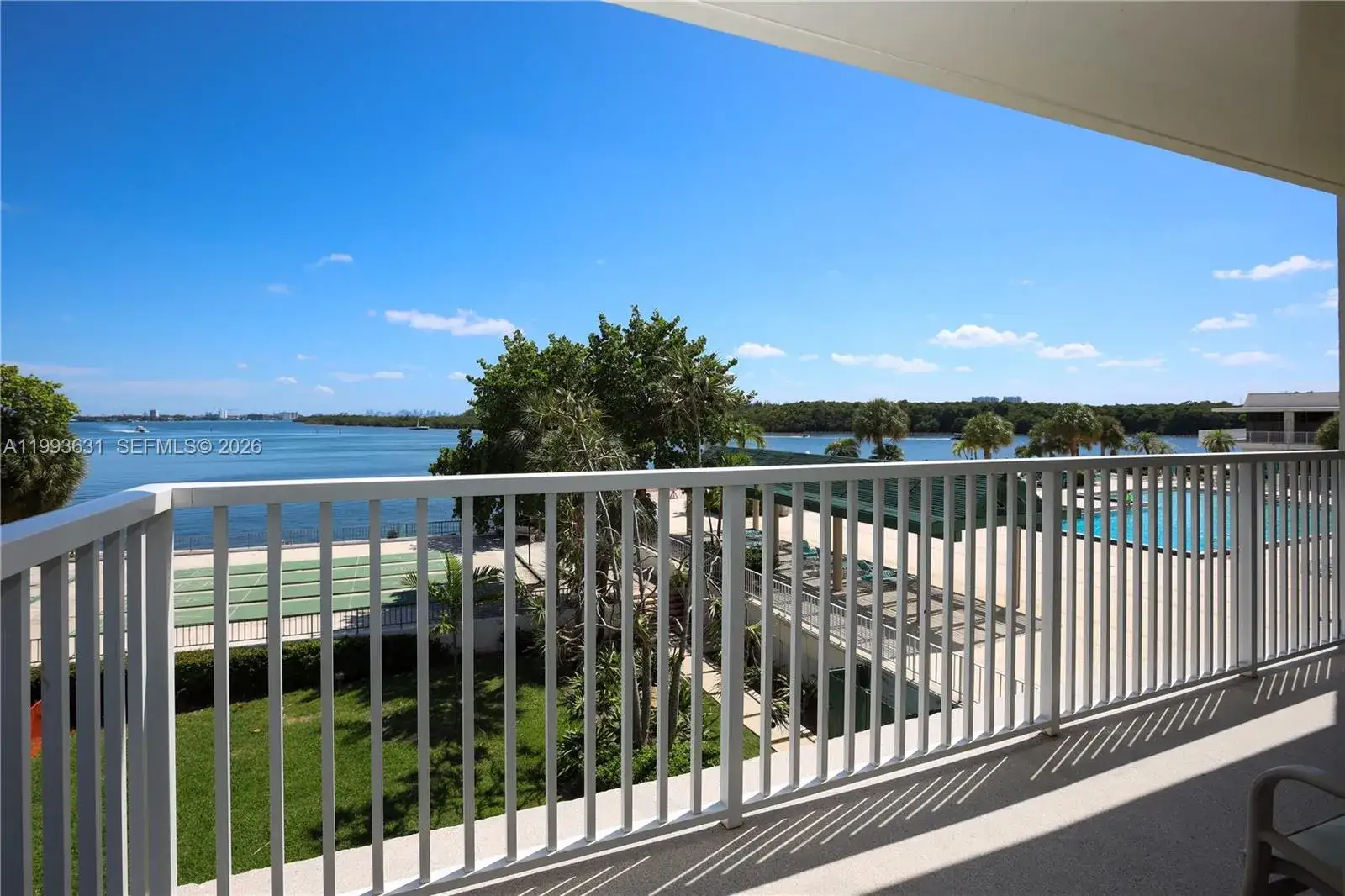 3 bedroom 2 bath Residential for sale at 300 Bayview Dr # 216, Sunny Isles Beach FL 33160
