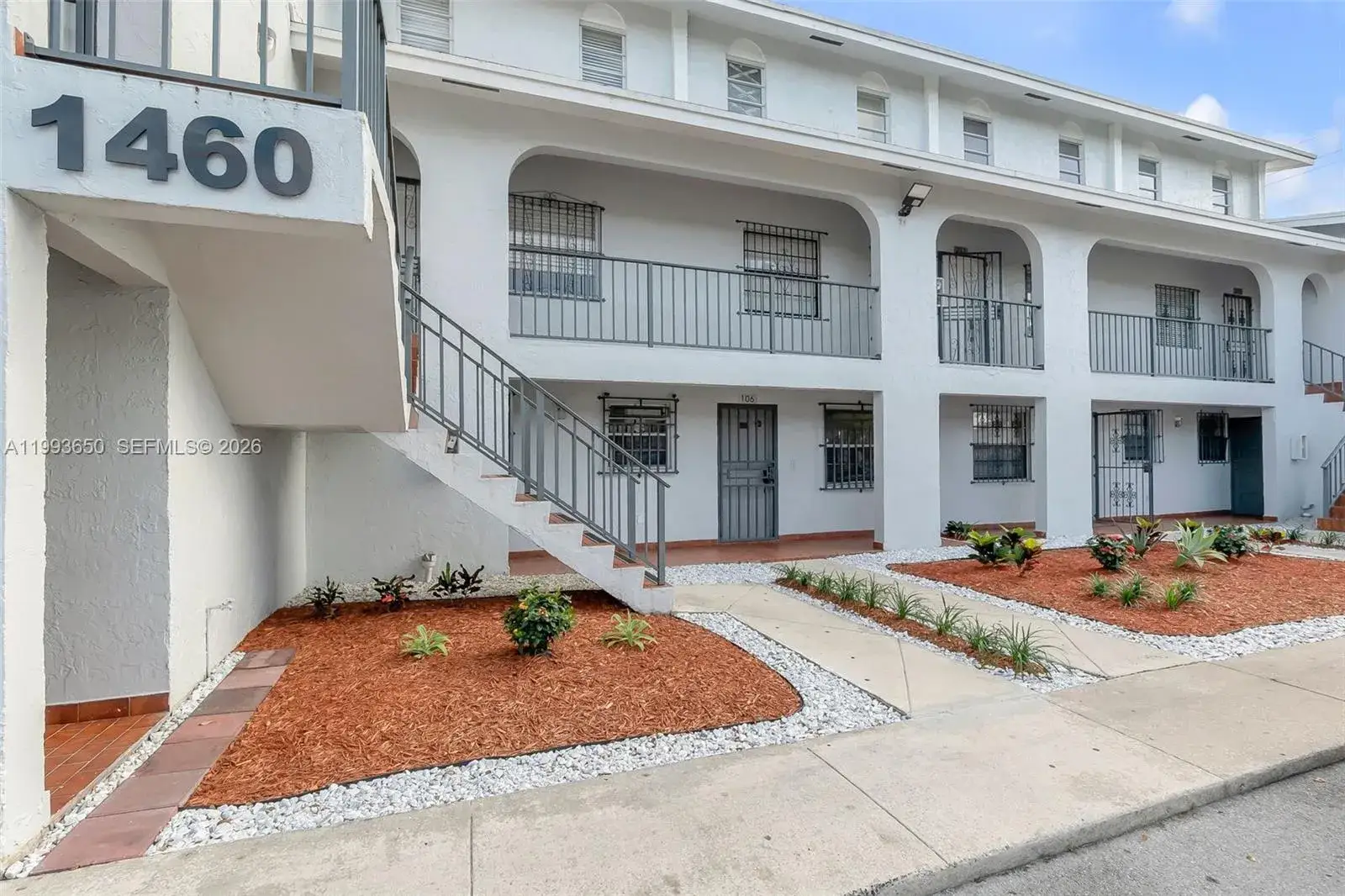 3 bedroom 2 bath Residential for sale at 1460 W 43rd Pl # 106, Hialeah FL 33012