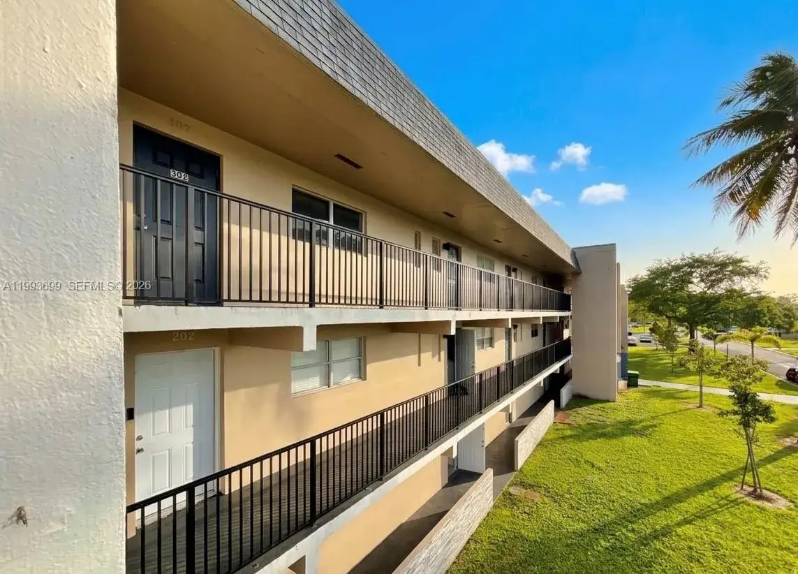 1 bedroom 1 bath Residential Lease for rent at 7900 S Colony Cir S # 303, Tamarac FL 33321