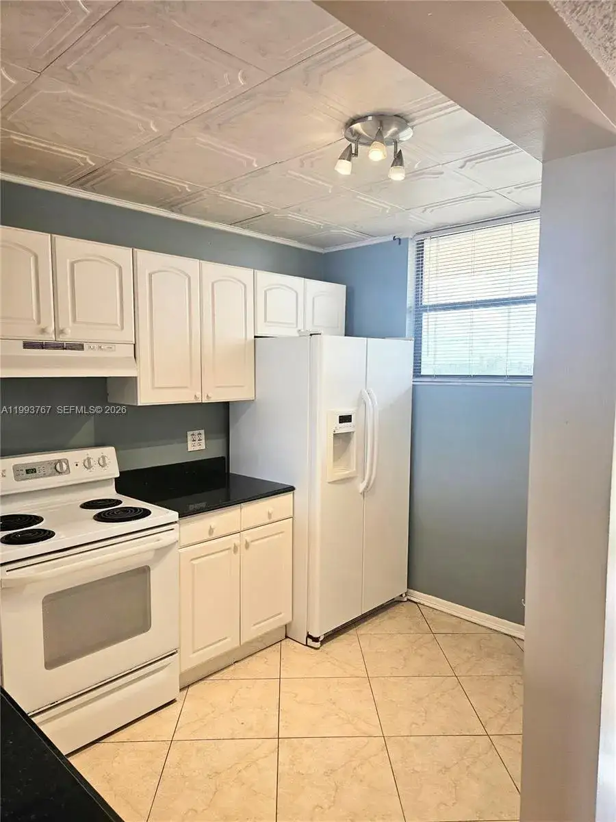 2 bedroom 2 bath Residential Lease for rent at 114 Lake Emerald Dr # 409, Oakland Park FL 33309