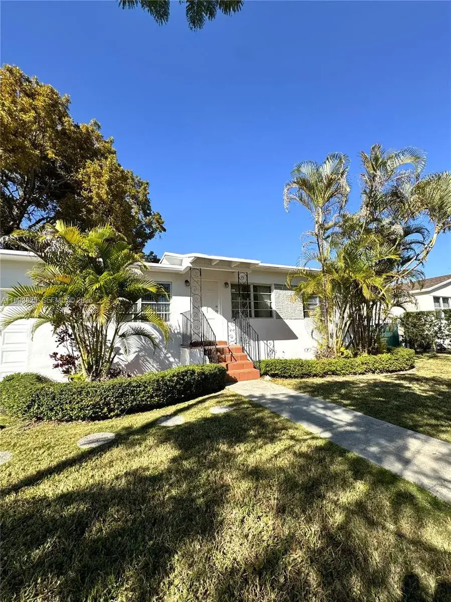 2 bedroom 1 bath Residential Lease for rent at 5353 SW 6th St, Miami FL 33134