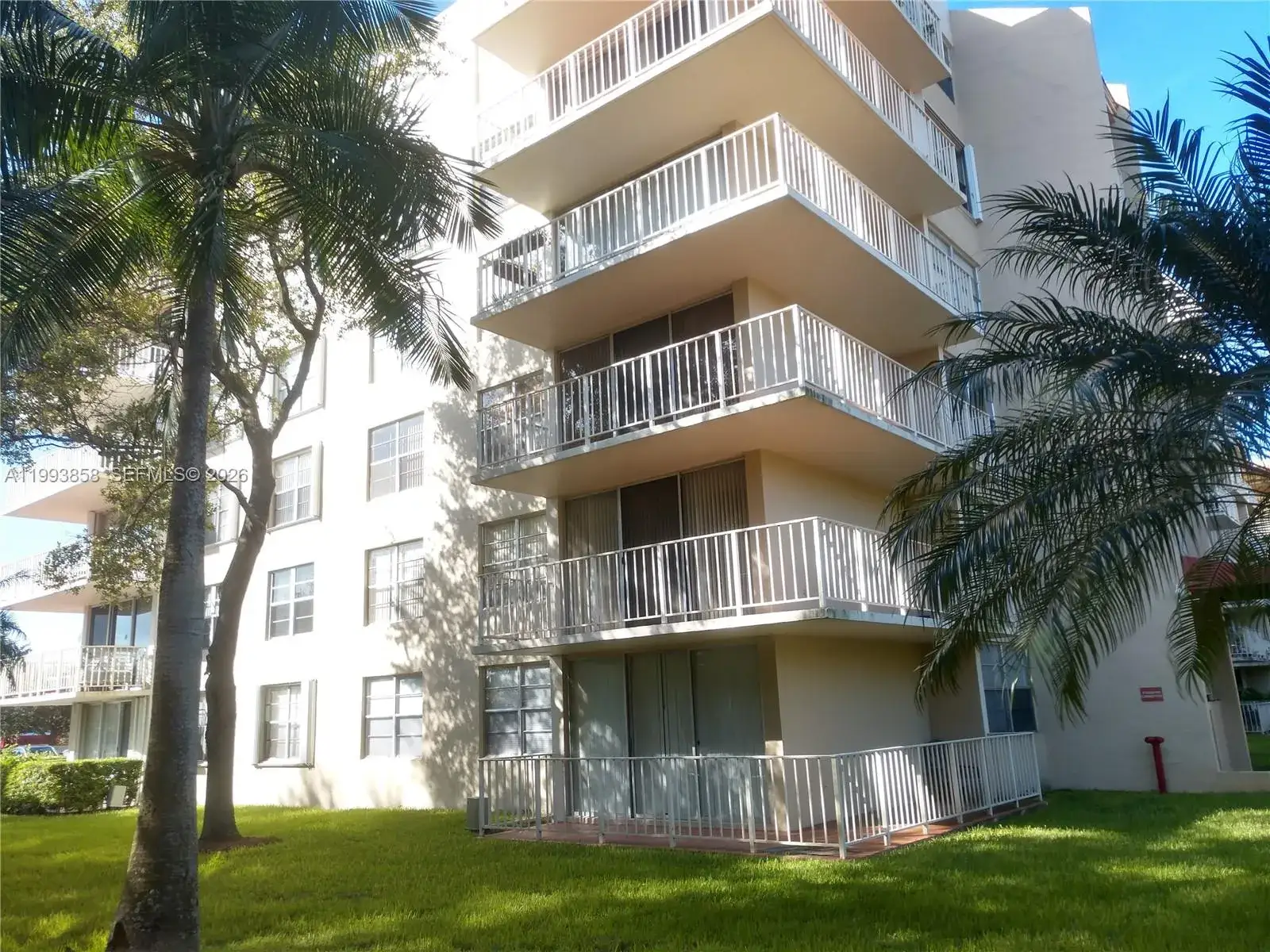 2 bedroom 2 bath Residential for sale at 13100 SW 92nd Ave # 112, Miami FL 33176
