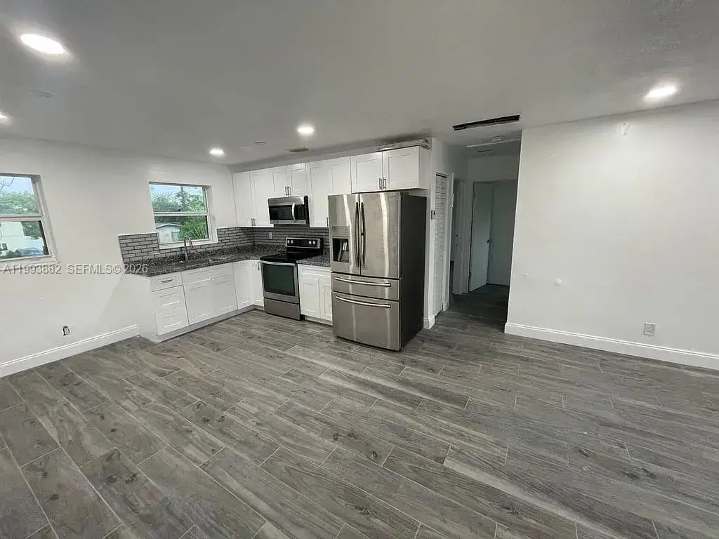 2 bedroom 1 bath Residential Lease for rent at 3906 SW 12th Ct # 4, Fort Lauderdale FL 33312