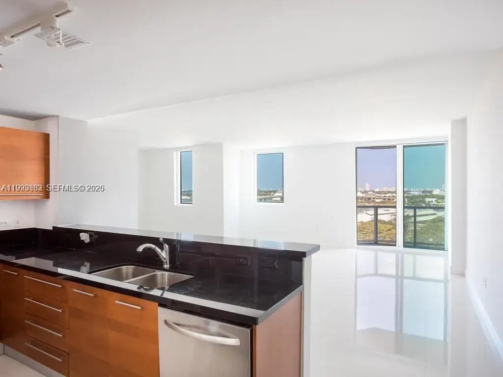 2 bedroom 2 bath Residential Lease for rent at 244 Biscayne Blvd # 2102, Miami FL 33132
