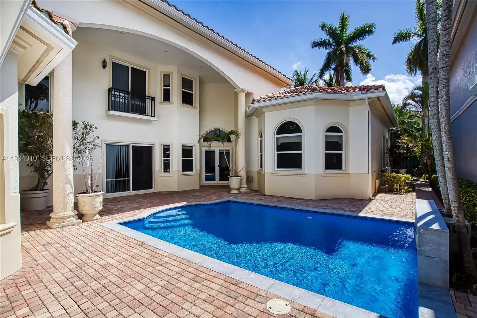 5 bedroom 4 bath Residential for sale at 920 Captiva Dr, Hollywood FL 33019