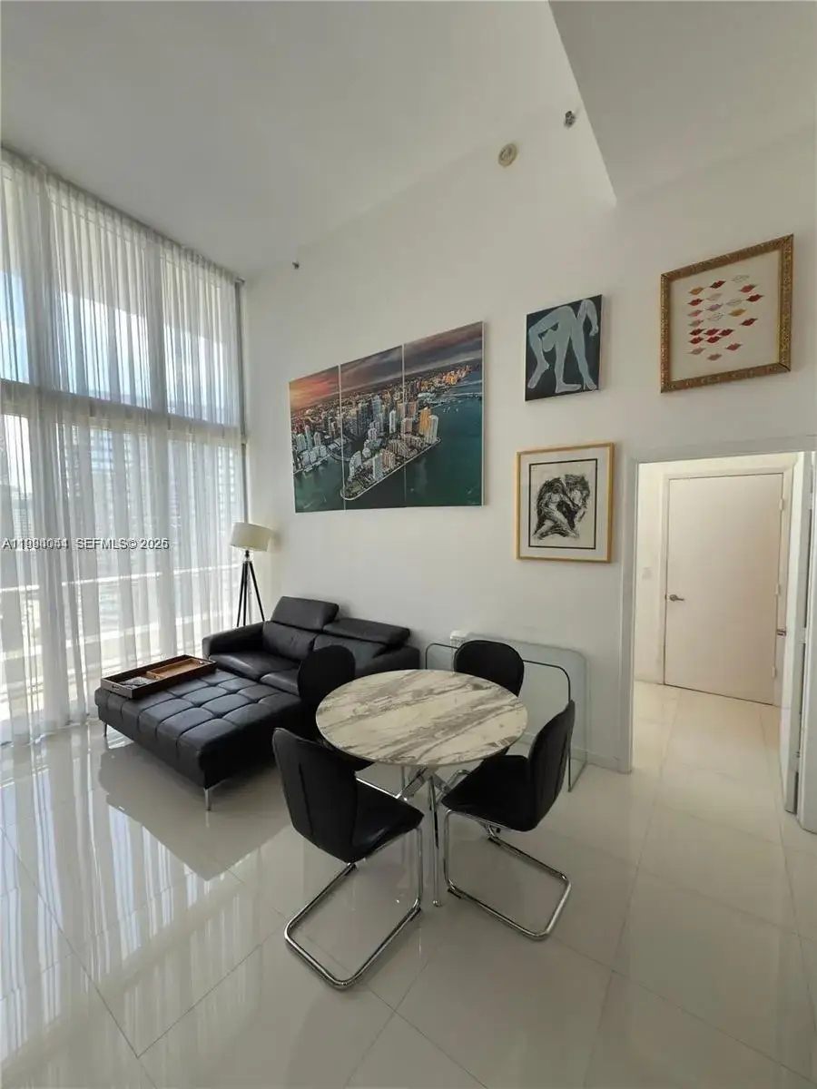 2 bedroom 2 bath Residential Lease for rent at 475 Brickell Ave # 2813, Miami FL 33131
