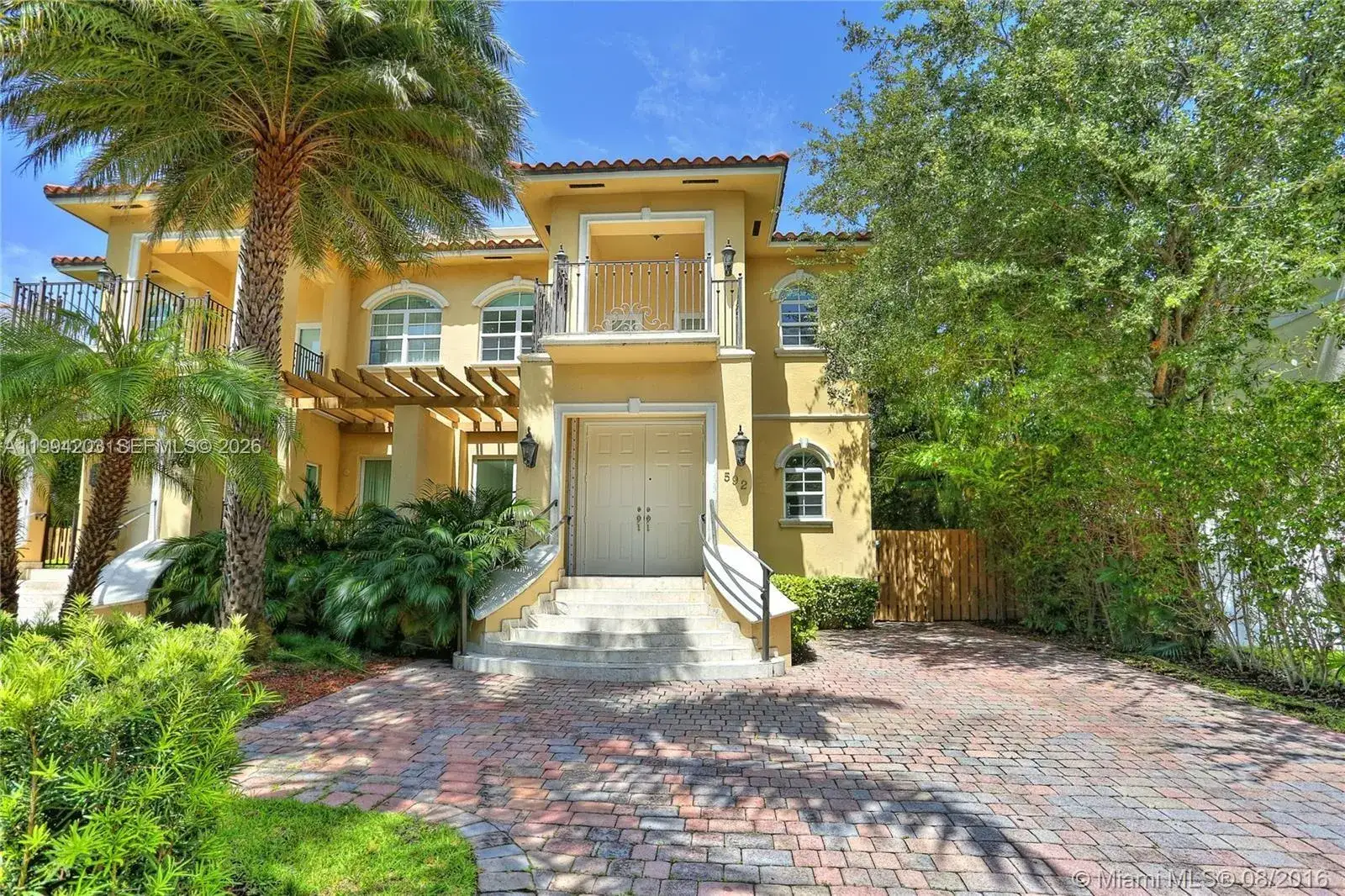 3 bedroom 2 bath Residential Lease for rent at 592 Fernwood Rd # B, Key Biscayne FL 33149