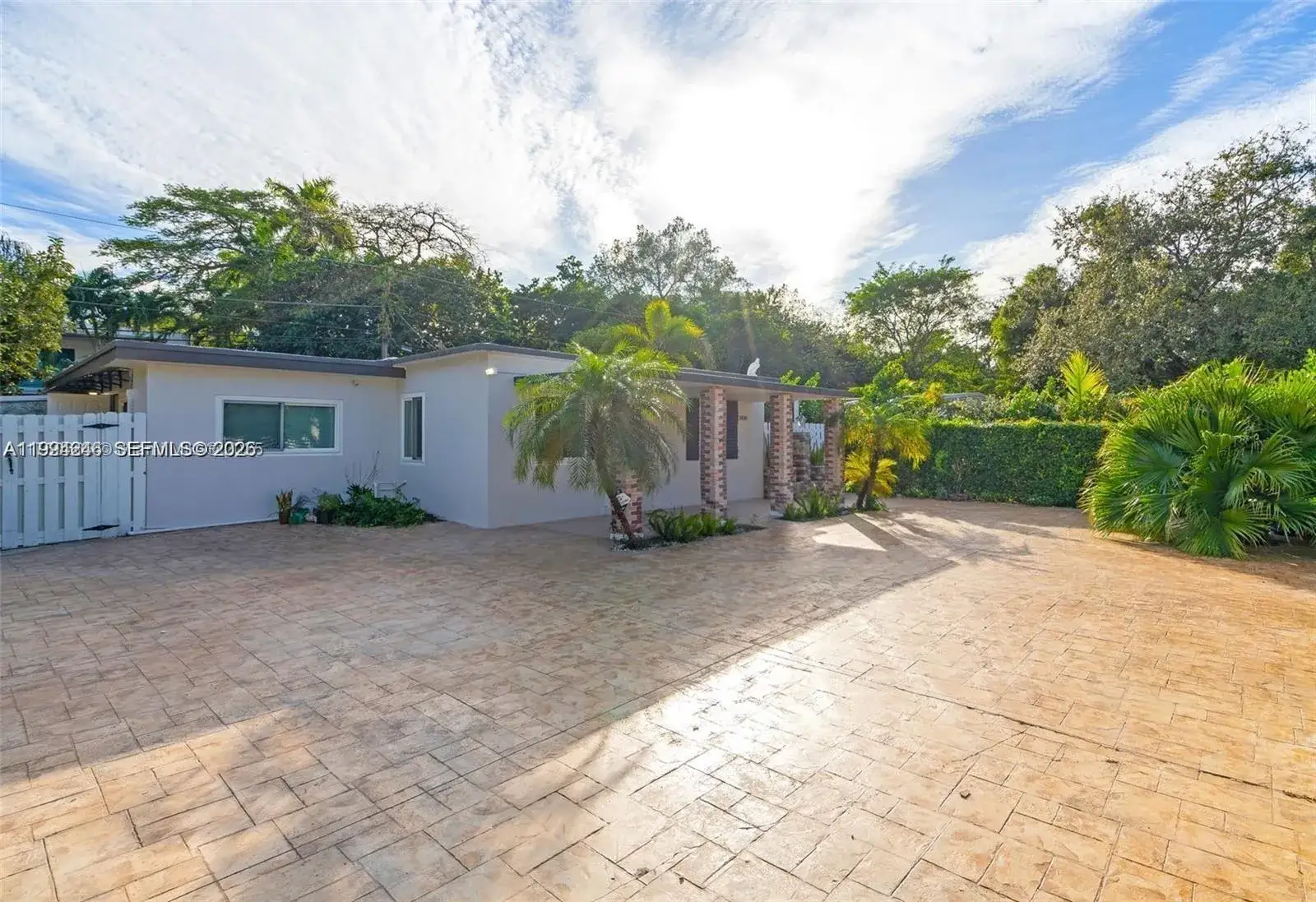 3 bedroom 3 bath Residential for sale at 3800 Charles Ter, Miami FL 33133