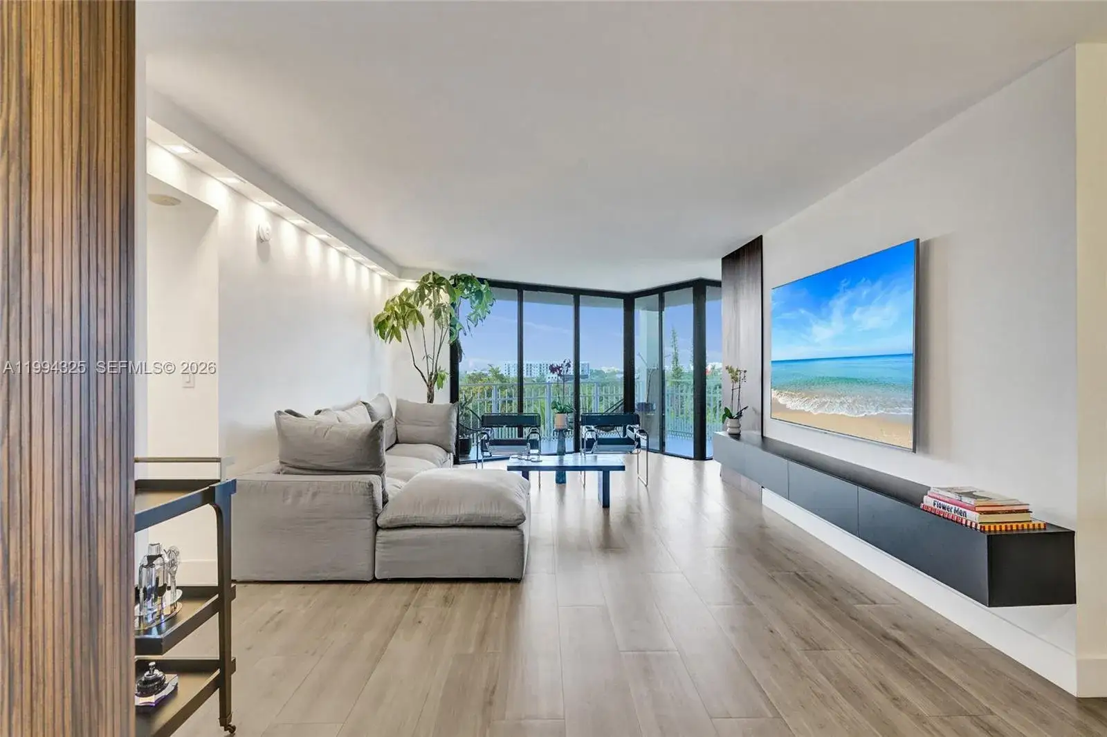 2 bedroom 2 bath Residential for sale at 1000 Quayside Ter # 707, Miami FL 33138