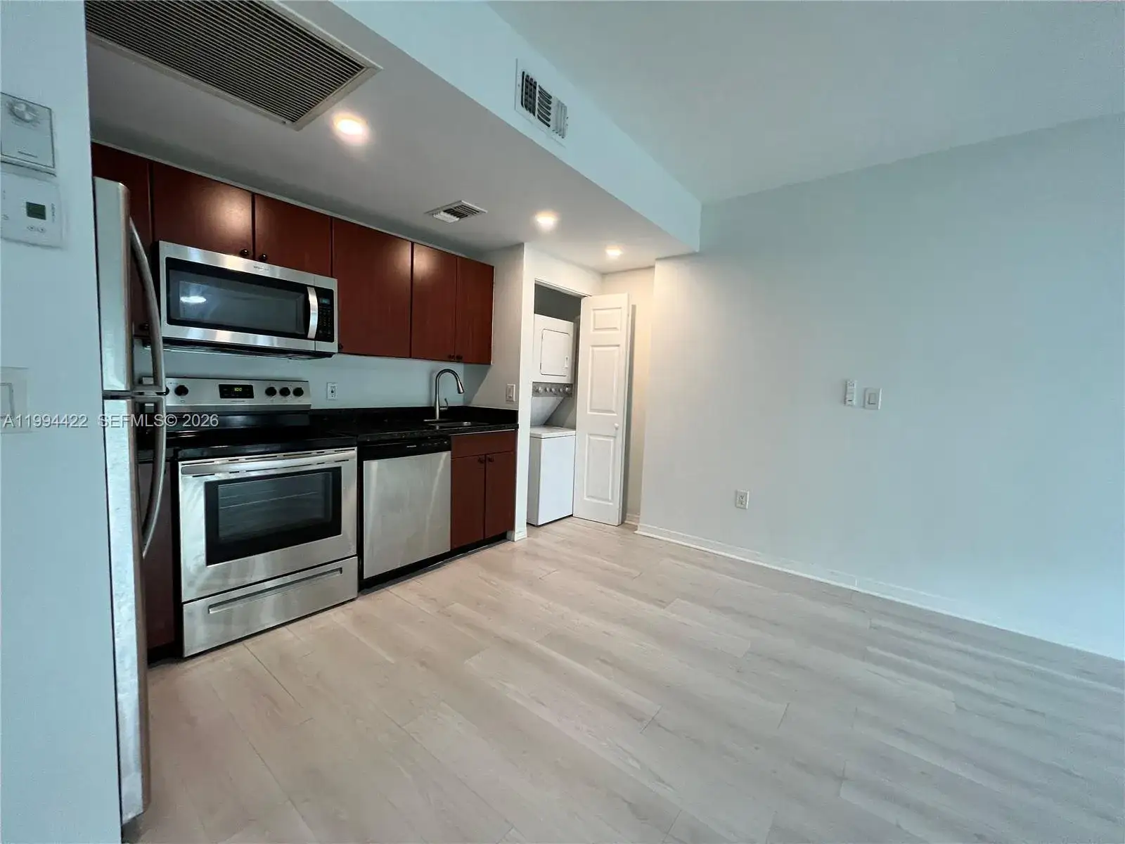 1 bedroom 1 bath Residential Lease for rent at 946 Bay Dr # 4, Miami Beach FL 33141