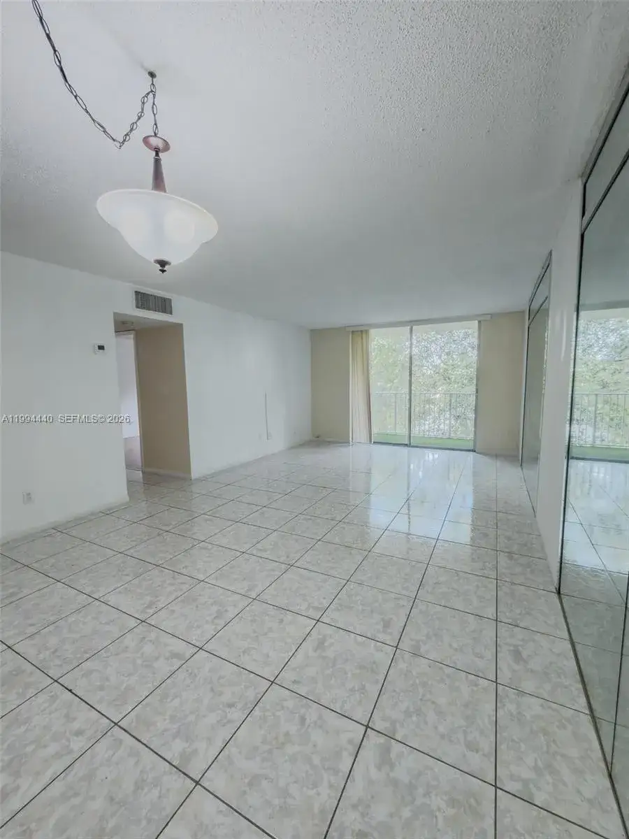 2 bedroom 2 bath Residential Lease for rent at 8411 NW 8th St # 301, Miami FL 33126