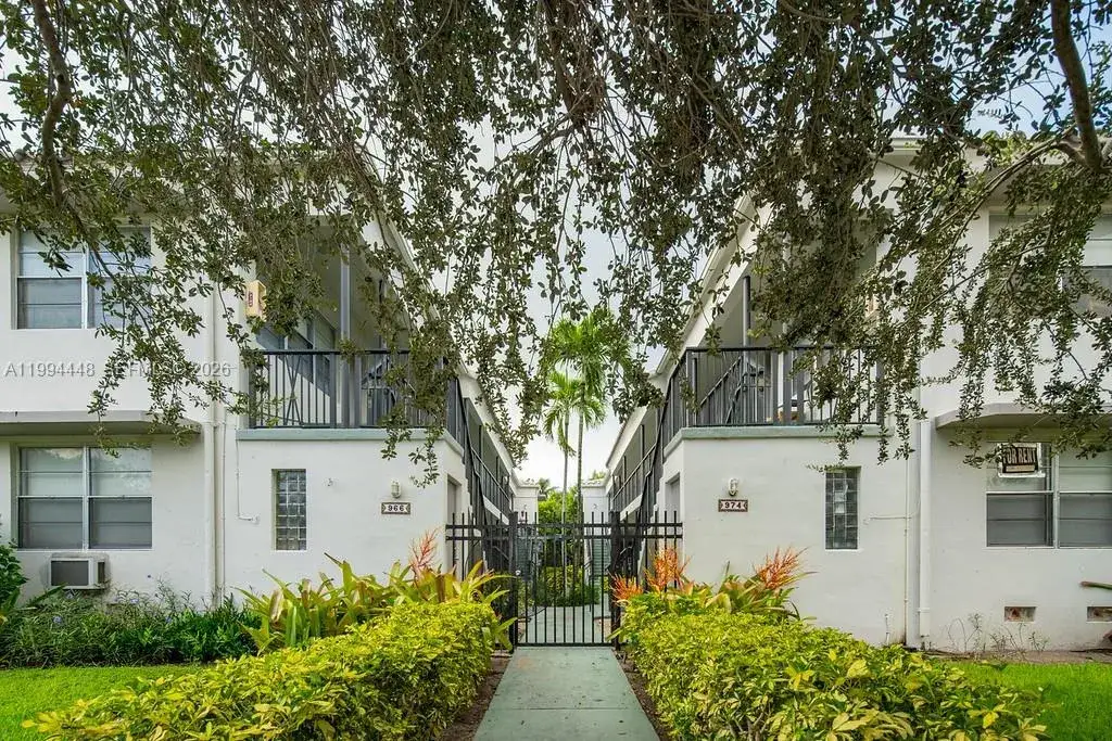 1 bedroom 1 bath Residential Lease for rent at 974 Biarritz Dr # 15, Miami Beach FL 33141