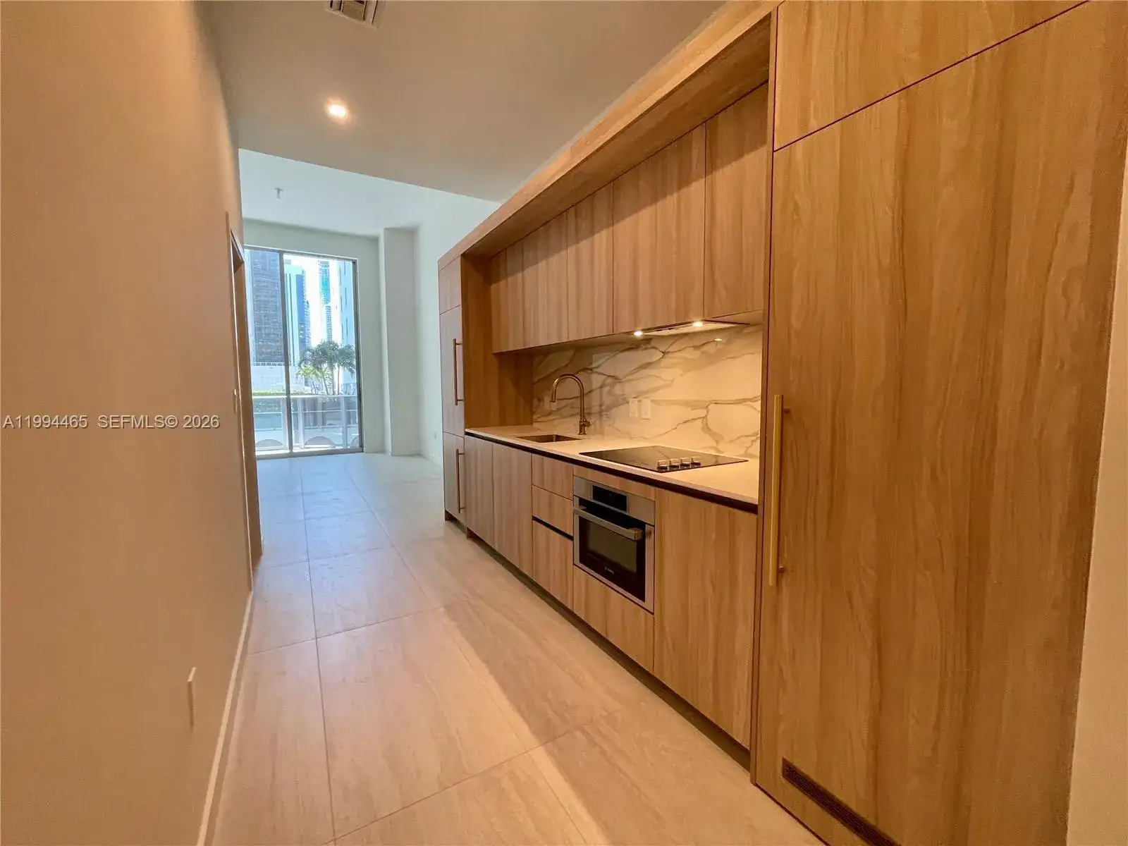 1 bedroom 1 bath Residential Lease for rent at 77 SE 5th # 1213, Miami FL 33131